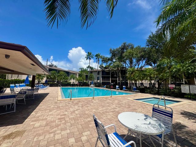 208 FOXTAIL Drive D2, Greenacres, FL 33415