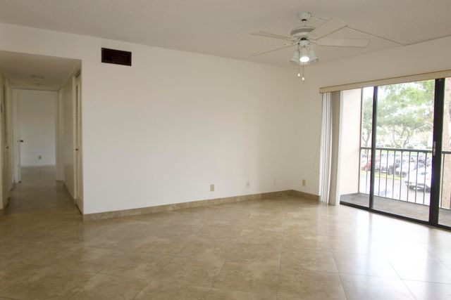 208 FOXTAIL Drive D2, Greenacres, FL 33415