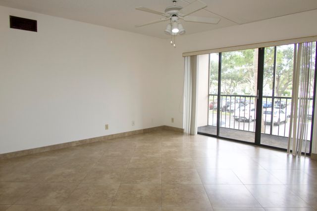 208 FOXTAIL Drive D2, Greenacres, FL 33415