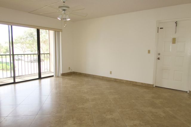 208 FOXTAIL Drive D2, Greenacres, FL 33415