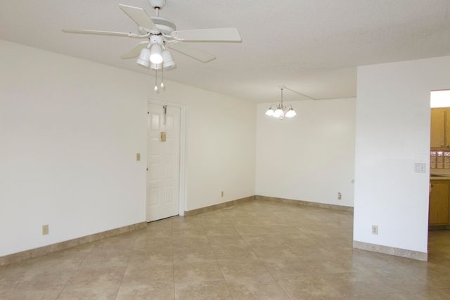 208 FOXTAIL Drive D2, Greenacres, FL 33415