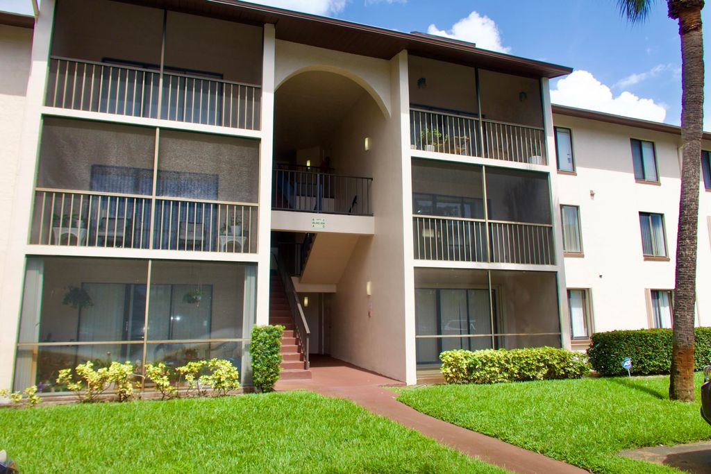 208 FOXTAIL Drive D2, Greenacres, FL 33415