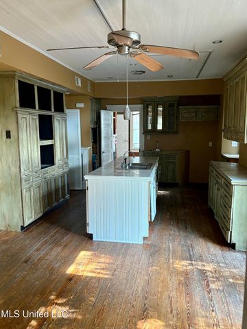 1111 31st Avenue, Gulfport, MS 39501