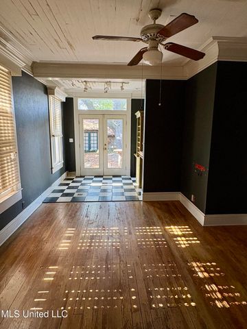 1111 31st Avenue, Gulfport, MS 39501