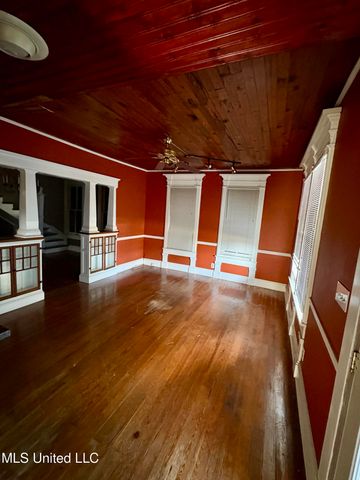 1111 31st Avenue, Gulfport, MS 39501