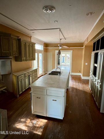 1111 31st Avenue, Gulfport, MS 39501