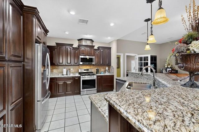 6909 DESERT CANYON Drive, El Paso, TX 79912