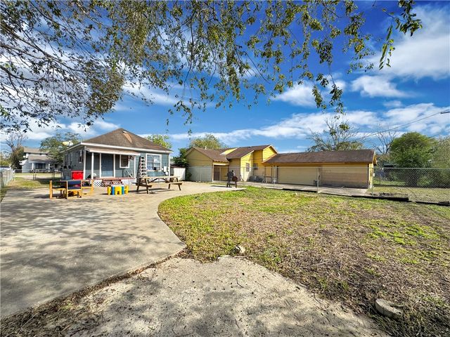 130 W Avenue F, Robstown, TX 78380