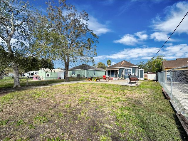 130 W Avenue F, Robstown, TX 78380