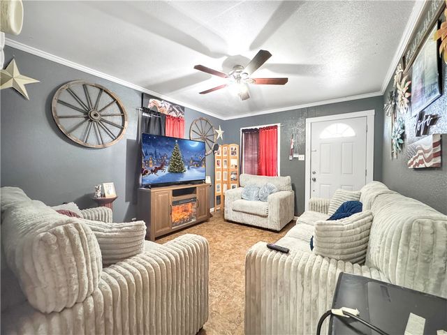 130 W Avenue F, Robstown, TX 78380