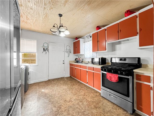 130 W Avenue F, Robstown, TX 78380