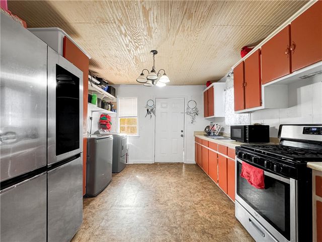 130 W Avenue F, Robstown, TX 78380