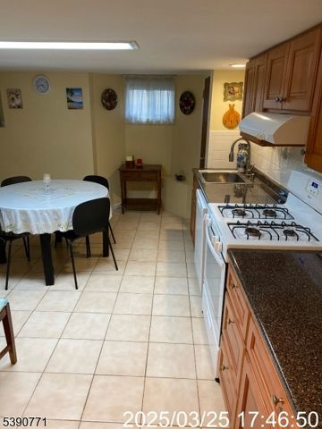 81 Waydell St, Newark City, NJ 07105