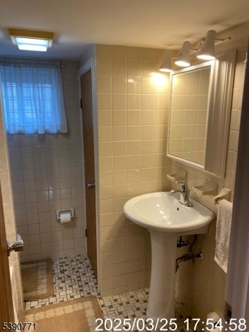 81 Waydell St, Newark City, NJ 07105