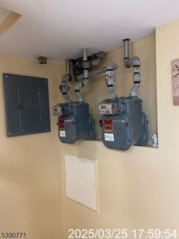 81 Waydell St, Newark City, NJ 07105