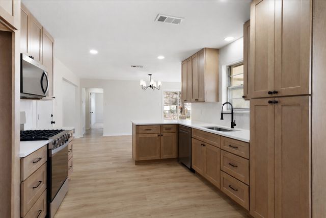 3138 Touraine Drive, Dallas, TX 75211