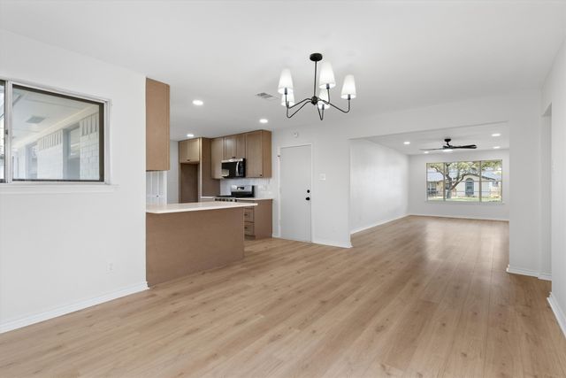 3138 Touraine Drive, Dallas, TX 75211