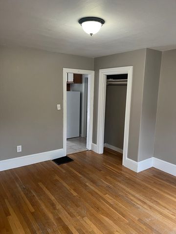 230 South Street 2B, Plainville, MA 02762