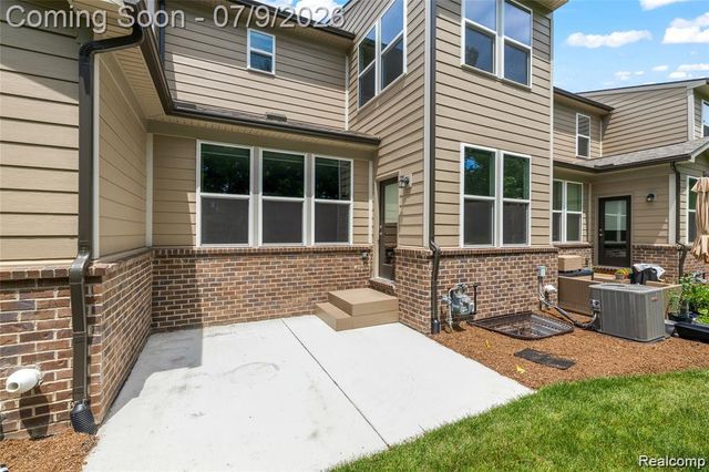 208 Addison Circle, Commerce Twp, MI 48390