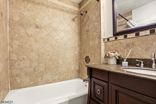 174 Orient St, Bayonne City, NJ 07002