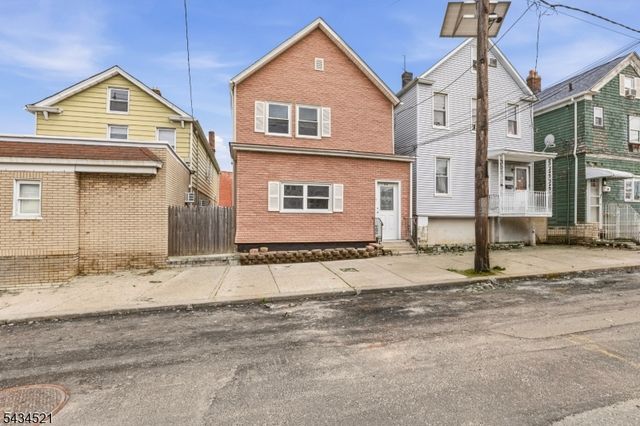 174 Orient St, Bayonne City, NJ 07002