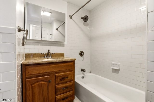 174 Orient St, Bayonne City, NJ 07002