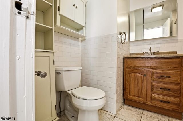 174 Orient St, Bayonne City, NJ 07002