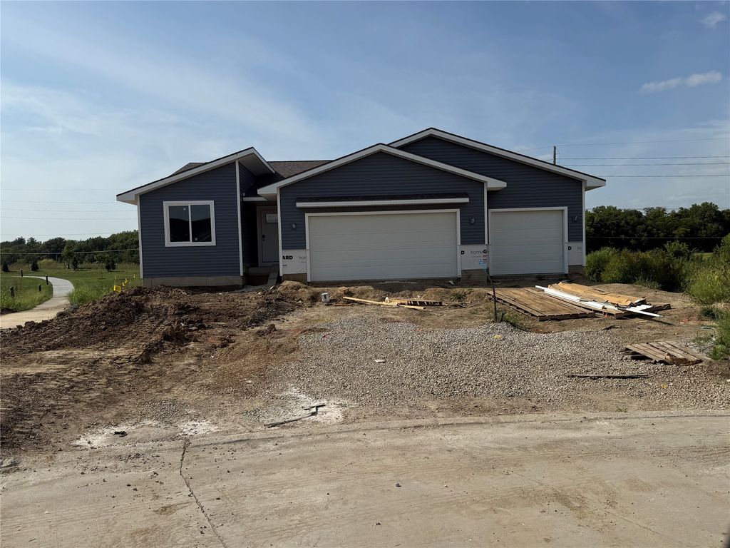 25067 Bluebird Circle, Adel, IA 50003