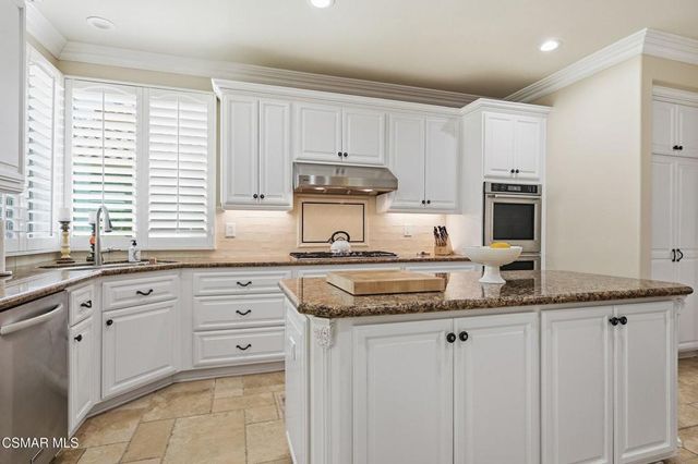 254 Baybrook Court, Lake Sherwood, CA 91361