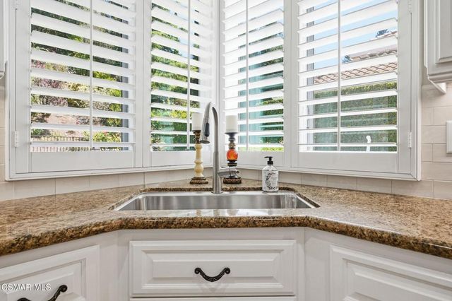 254 Baybrook Court, Lake Sherwood, CA 91361