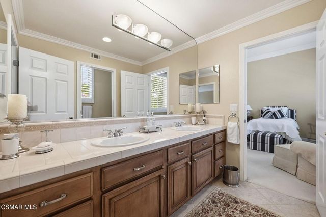254 Baybrook Court, Lake Sherwood, CA 91361
