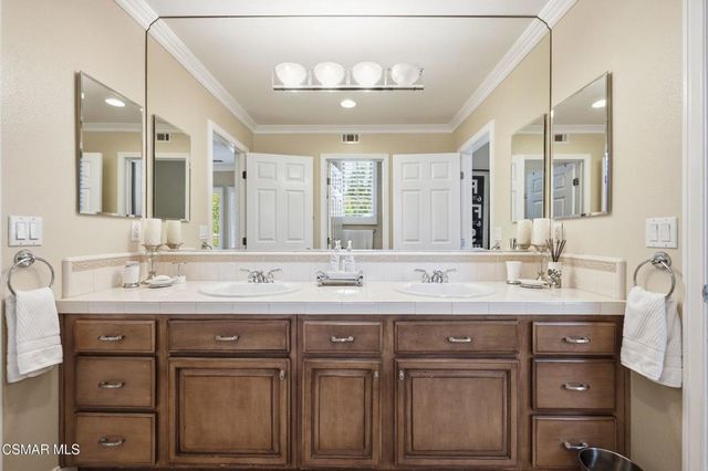 254 Baybrook Court, Lake Sherwood, CA 91361