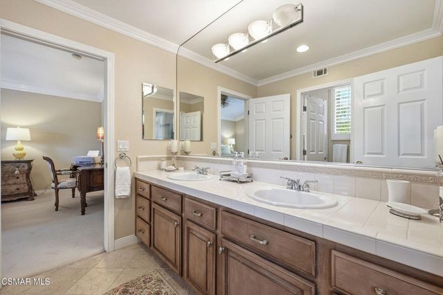 254 Baybrook Court, Lake Sherwood, CA 91361