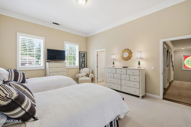 254 Baybrook Court, Lake Sherwood, CA 91361