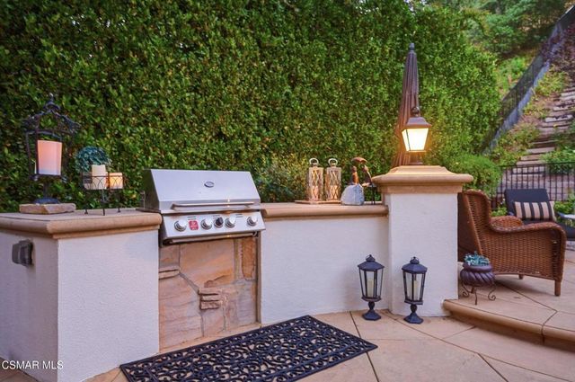 254 Baybrook Court, Lake Sherwood, CA 91361