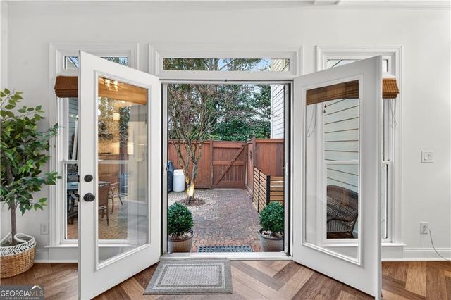 180 Kendemere Pointe, Roswell, GA 30075