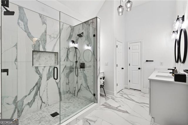 180 Kendemere Pointe, Roswell, GA 30075