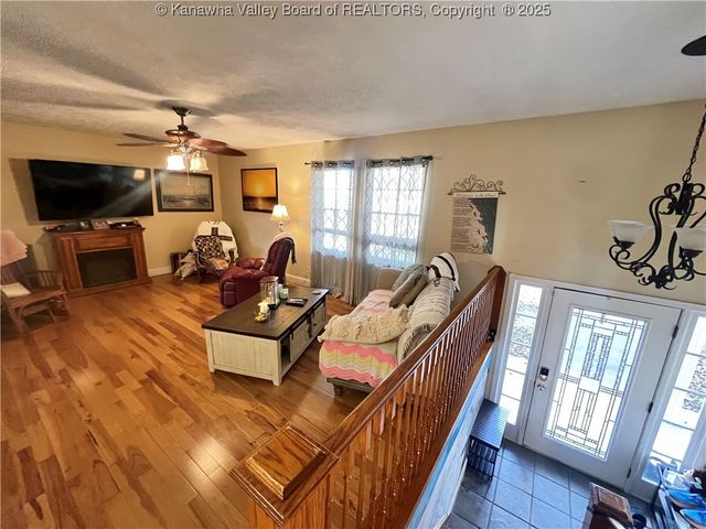 60 Breezy Place, Elkview, WV 25701