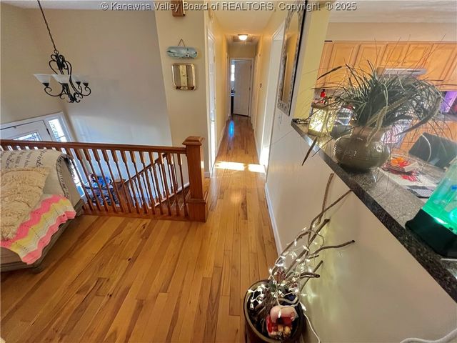 60 Breezy Place, Elkview, WV 25701