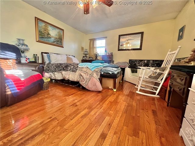 60 Breezy Place, Elkview, WV 25701