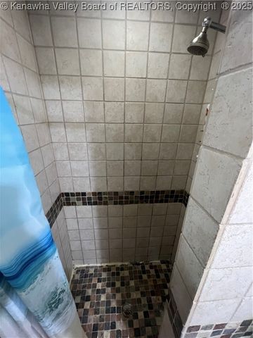 60 Breezy Place, Elkview, WV 25701