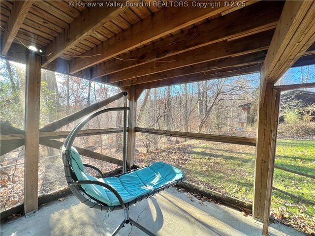 60 Breezy Place, Elkview, WV 25701