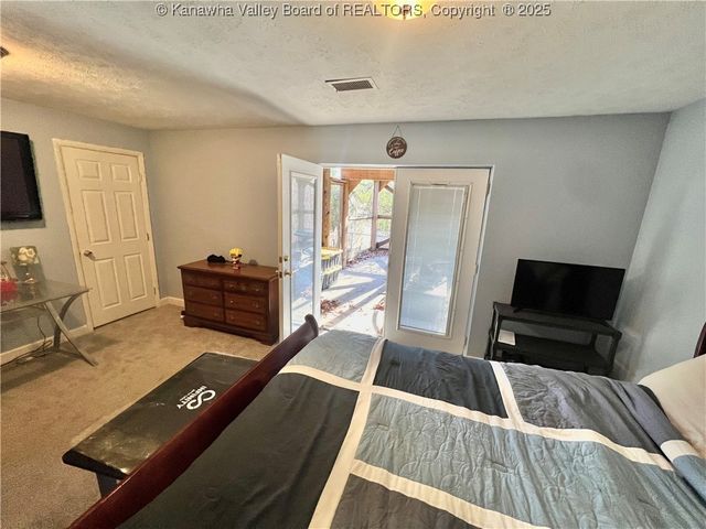 60 Breezy Place, Elkview, WV 25701