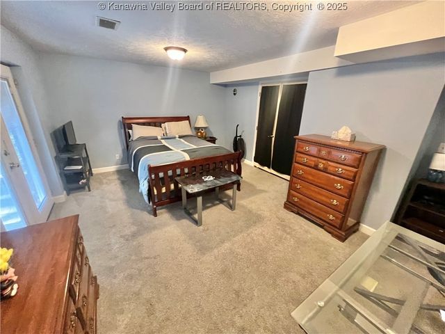 60 Breezy Place, Elkview, WV 25701