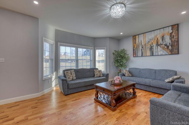 34 Meadow View Drive, Marlboro, NY 12542