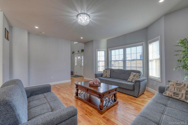 34 Meadow View Drive, Marlboro, NY 12542