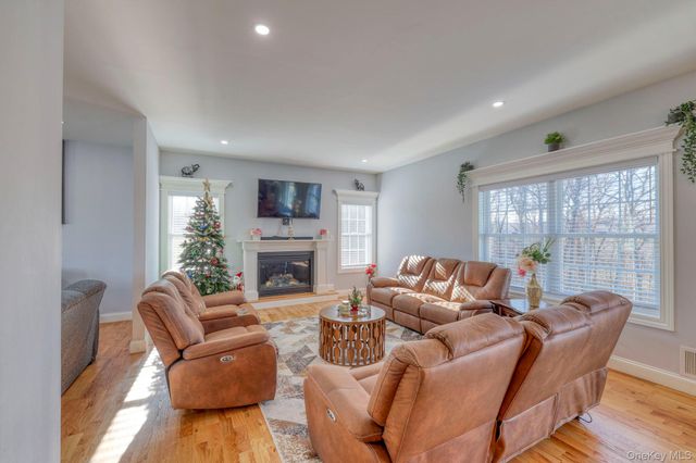 34 Meadow View Drive, Marlboro, NY 12542