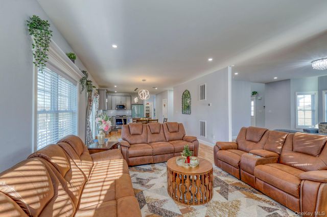 34 Meadow View Drive, Marlboro, NY 12542