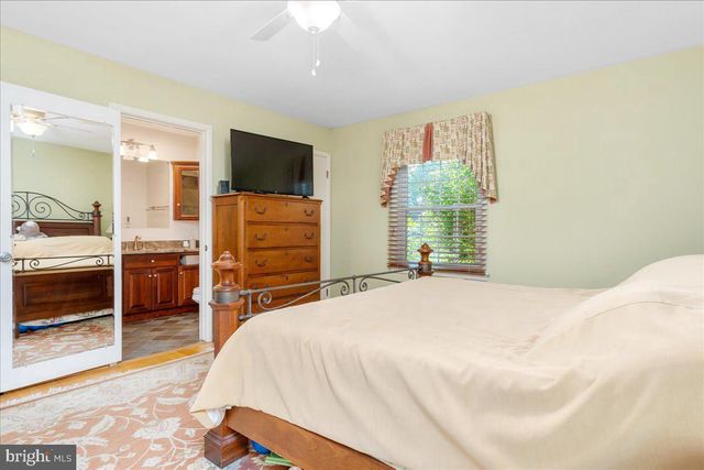 19022 CHERRY TREE DR, Hagerstown, MD 21742