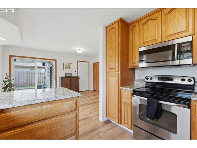 2101 N THORNE St, Newberg, OR 97132